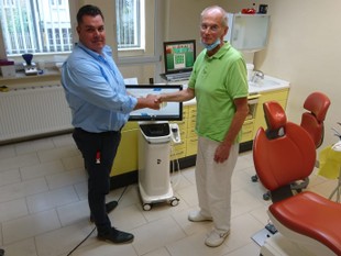 Intraoralscanner Übergabe